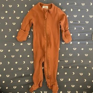 Mebie Baby
Mustard Organic Cotton Ribbed Zipper; Size 0-3m